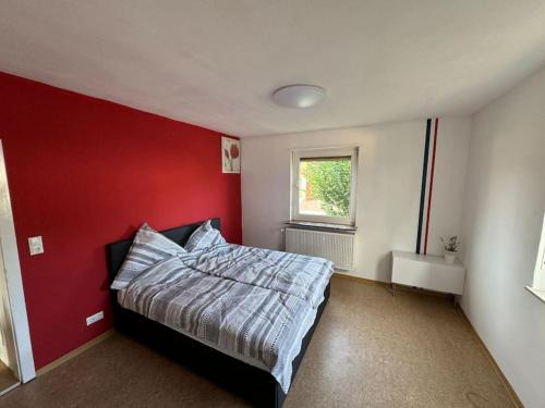 Kuenzell Apartment | Ferienwohnung-Viel Platz-großer eingezäunter Garten-vollausgestattete Küche-Wallbox