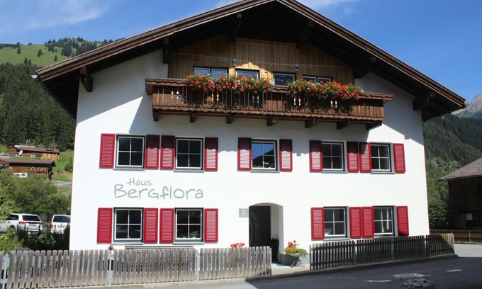 Bach Apartment | Ferienwohnungen Haus Bergflora