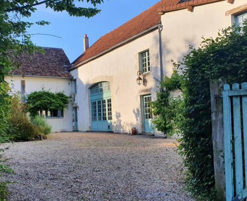 Saint-Amand-en-Puisaye Bed & Breakfast | Ferme équestre & Chambres d'hôtes Gateau Stables proche Guédelon
