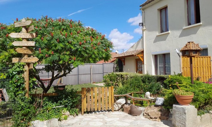 Neauphlette Apartment | Ferme de Beaulieu, appartement avec jardin privatif