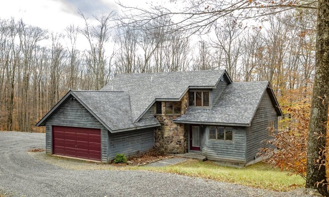Old Timberline House | Fern Hollow - 557 Fern LanennFern Hollow - Hot Tub, Wood Fireplace, Dog Friendly