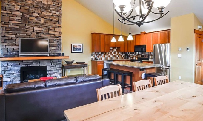 East Kootenay House | Fernie - Pinnacle Ridge Chalet 45-106