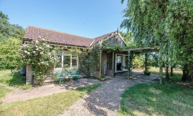 Woodbridge House | Ferry Corner Cottage, Sudbourne