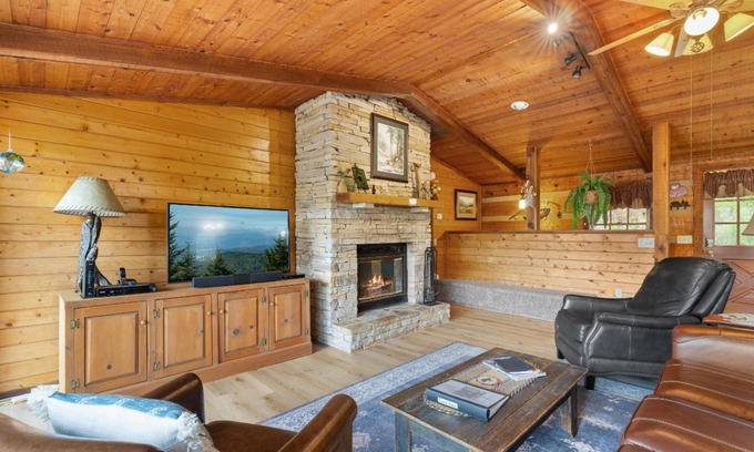 Gatlinburg - Pigeon Forge Cabin | Festive Family Cabin! 2BR, 2 Living Rooms, & Scenic Smoky Views
