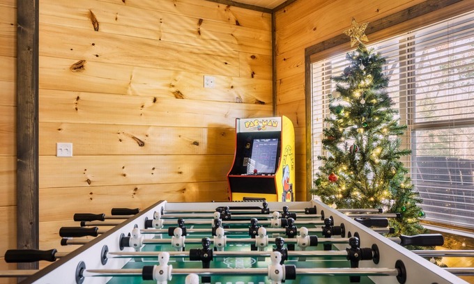 Sevierville Cabin | Festive Getaway! Fall Foliage Hot Tub + 2 Suites, Dog Ok & Close to everything!