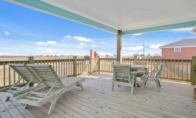 Gilchrist House | Fetching, cozy home, Sleeps 4! Pet&kid friendly!