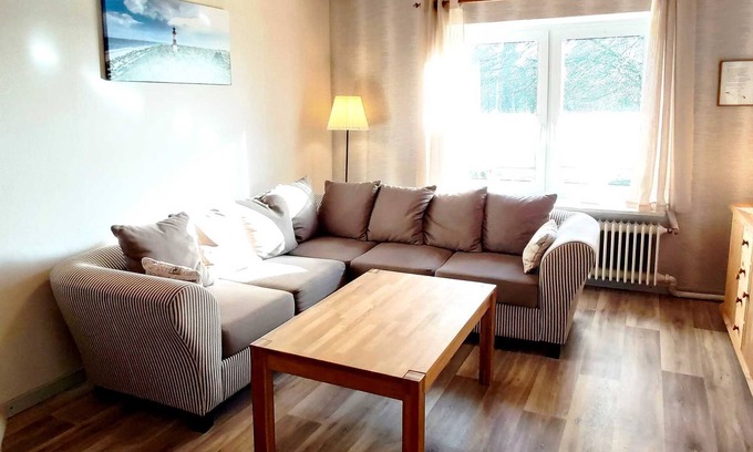 Dornum Apartment | FeWo Landhaus Ground Floor - Guesthouse Zur alten Post