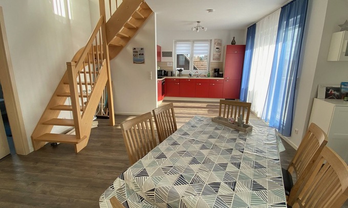 Alt-Travemunde/Ronnau Condo | FeWo Lütte in Haus Tulle - dream in a quiet location/incl. seasonal beach chair