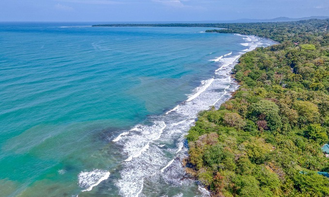 Cahuita House | FIBER OPTIC INTERNET /by the beach