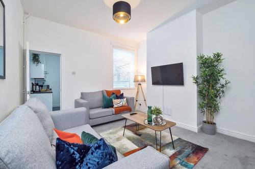 Stoke-on-Trent House | Fielding House by Truestays - NEW 3 Bedroom House in Stoke-on-Trent