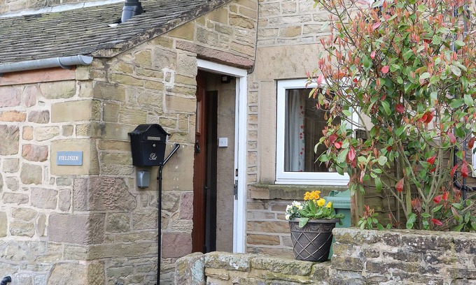Crich Cottage | FIELDSIDE, family friendly, character holiday cottage in Fritchley