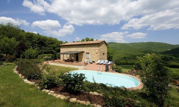 Radicondoli Villa | Fienile Colletalli in Radicondoli , Toscana