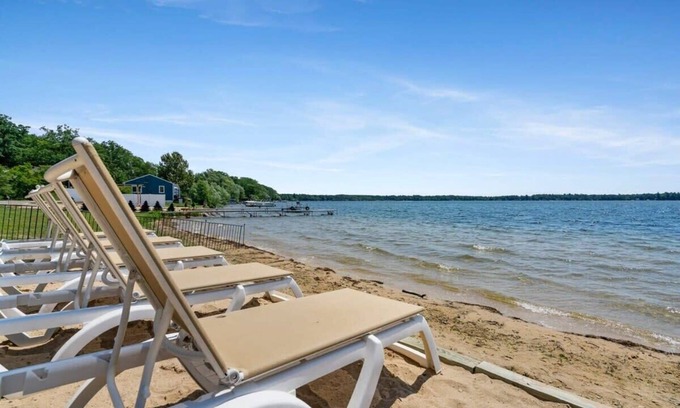 Mayfield Apartment | Fife Lake loft style room with lake views- Kitchenette only