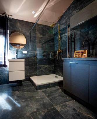 Vaise Apartment | Fifty Shades Suite