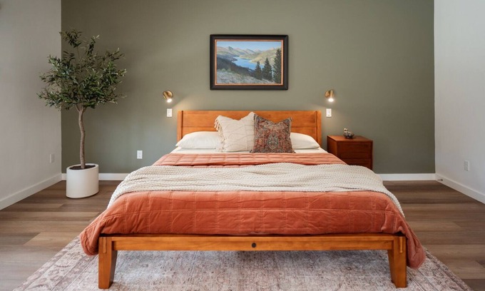 Fig Garden Apartment | Fig StudionStudio apartment walking distance from Fig Garden Village.