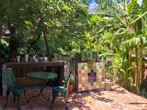 Scott Estate Apartment | Fig Tree Cottage Close to Sea and Shops
