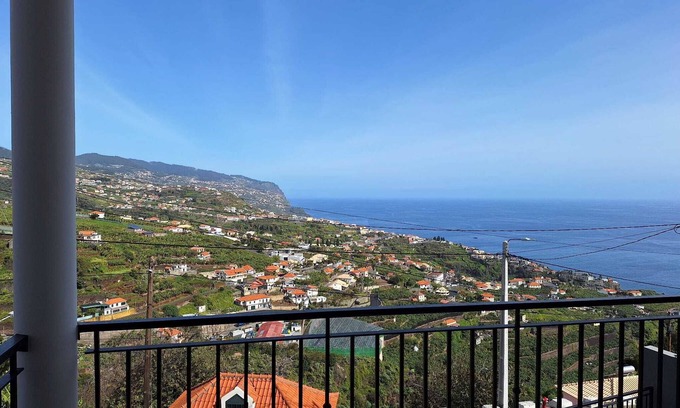 Canhas House | Figueira's House by the Atlantic