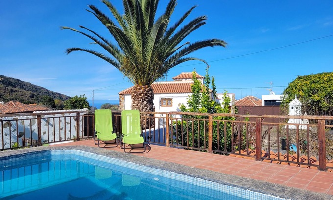 Icod de los Vinos Cottage | Finca El Poleo with pool and sea view