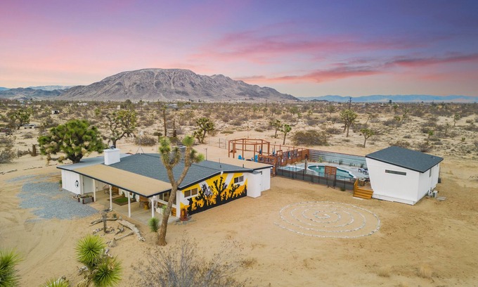 Landers House | FINCA TECOLOTE Retreat/Pool and Spa on 5 Acres surrounded by Joshua Trees