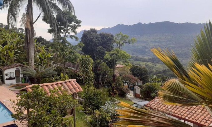 Fredonia House | Finca Vivero Guayacanes Magic Mountain