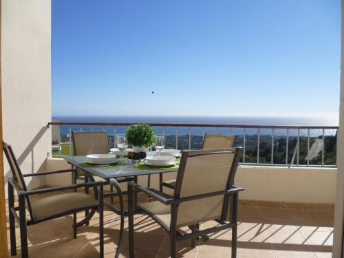 Marbella Apartment | Fine Duplex Apartment with Stunning Sea Views