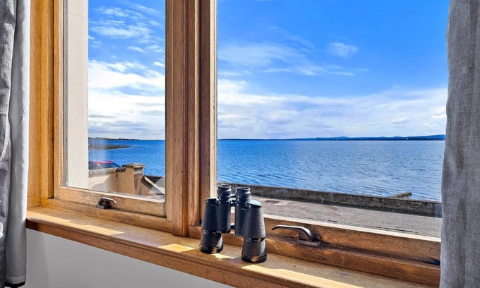 Avoch House | Finest Retreats - The Sea Cottage