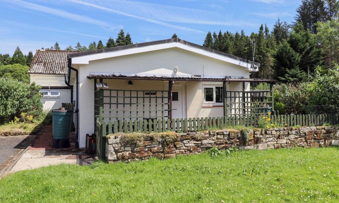 Newcastle-upon-Tyne Cottage | FIR TREE COTTAGE, pet friendly, with a garden in Otterburn