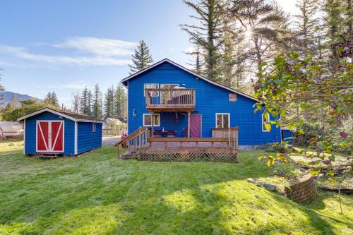 Gold Bar House | Fire Pit and Mountain Views Outdoorsy PNW Escape