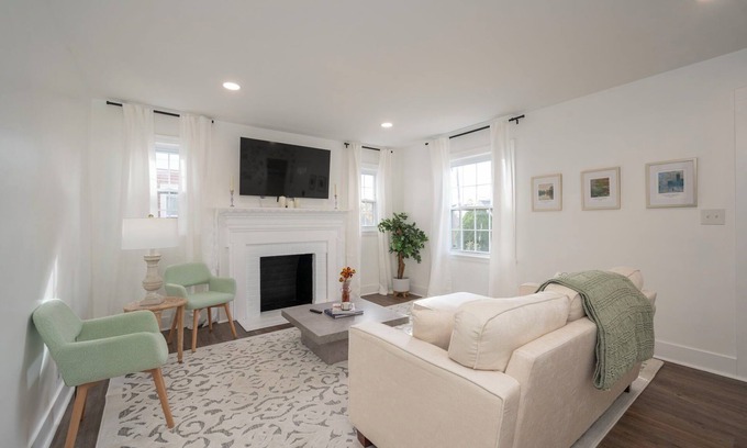 Golf Manor House | Fire Pit, Coffee Bar, Deck, Grill, Game Room