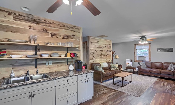 Marienville House | Firepit | WiFi | Cook Forest | Pet Friendly