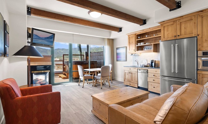 Kimball Junction Condo | Fireplace, Balcony, Private Hot Tub | Top-Floor Views + Central Stay in PC