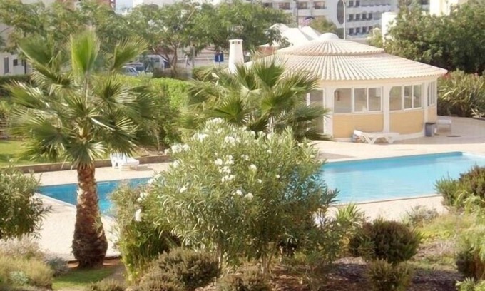 Correeira Apartment | First floor apartment with garden views