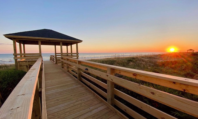 Atlantic Beach Condo | First Floor, Pet-friendly, Steps to Beach! - Oceanside Oasis