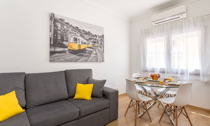 Penha de Franca Apartment | First House Lisbon (Bus on door)