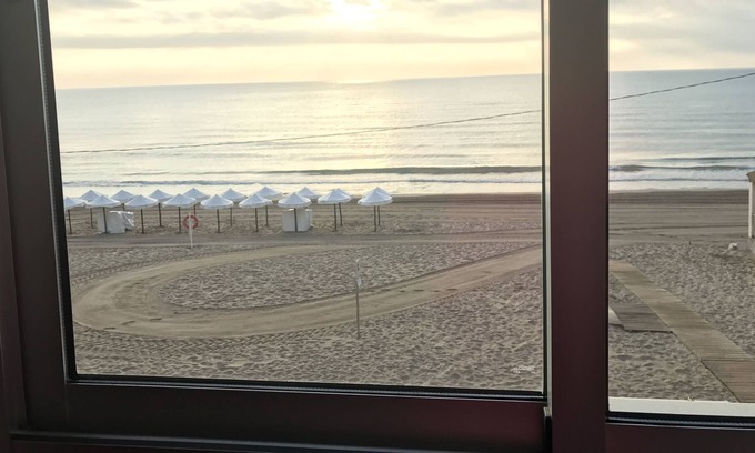 El Moncayo Apartment | FIRST LINE BEACH Incredible sunsets! SEPT OFFER 25%