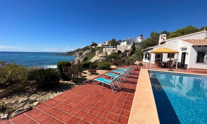 Coveta Fuma Villa | First Line Villa Seafront With Private Pool and Direct Access to the Sea!