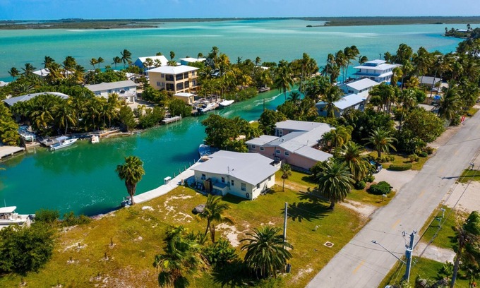 Bay Point House | Fish Camp | Old Florida canalfront getaway close to Key West