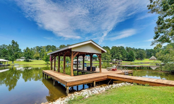 Milledgeville House | Fish, Swim & More: Quiet Retreat on Lake Sinclair!