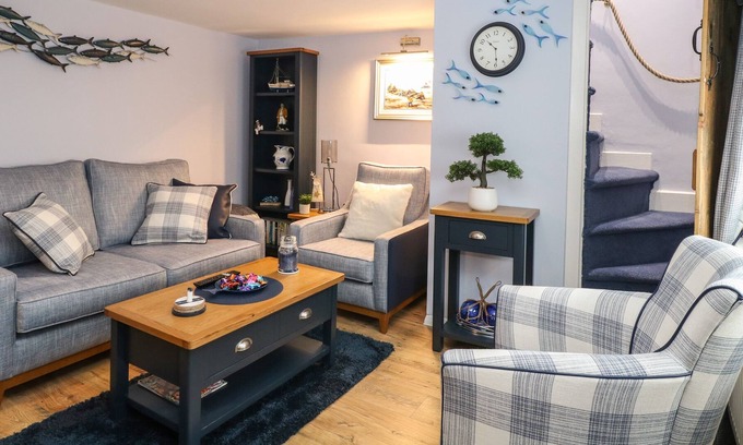 Caister-on-Sea Cottage | FISHERMAN'S COTTAGE, with a garden in Caister-On-Sea