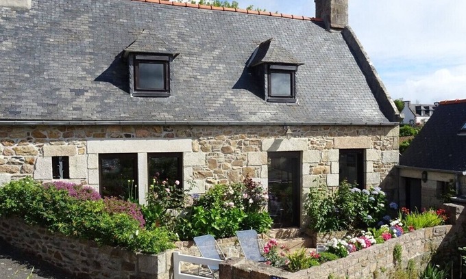 Cote de Granit Rose House | Fisherman's cottage - Sea view - South-facing terrace (3 bedrooms, sleeps 6, 2 bathrooms)