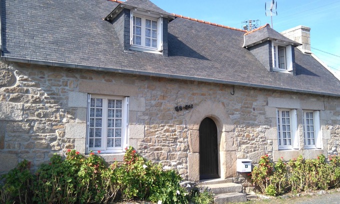 Pleumeur-Bodou House | Fisherman's house on Ile Grande (Pleumeur Bodou) near the sea