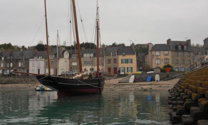 Cancale Apartment | Fishermen's house sea view 2nd floor