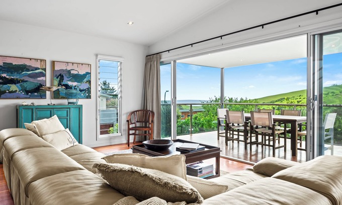 Gerringong House | Fiskardo- Gerringong, Views of ocean and rolling hills.