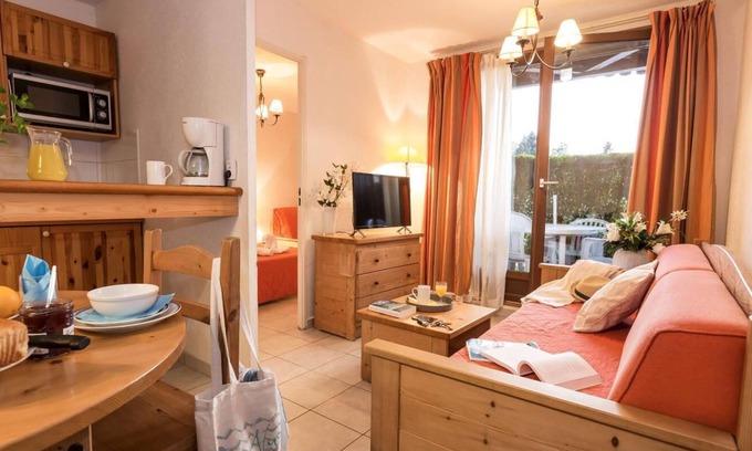 Evian-les-Bains Apartment | Fitness, swimming pool, terrace, parking, tv, 50-53m², Thollon les Mémises