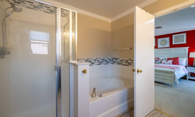 Sunrise Lakes House | Five bedroom, three bathroom just minutes from Disney.