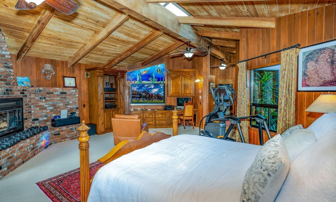 Leucadia House | Five Bedroom, Ultra Luxury Home, 4 Blocks to Beach, Two Large Master Suites