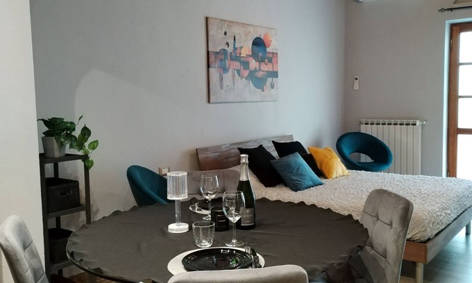 Peretola Apartment | Five minutes from Florence Airport, quaint ground-floor studio apartment.