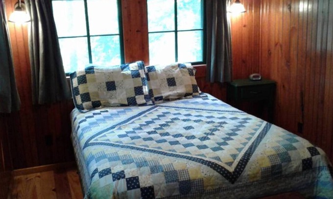 Hot Springs Cabin | FIVE POINTS~LAKE HAMILTON: Cabin#D ~ 1BR w/Queen Bed, Futon in LR, Full Kitchen, Breakfast "Fixins" Provided, Jetted Tub, Balcony Deck off BR