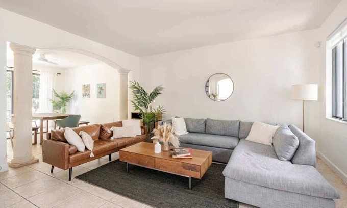 Tamiami House | FL1 House NEW Miami Oasis Game Room & Firepit!