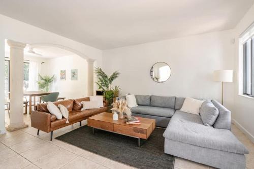 Tamiami House | FL1 House NEW Miami Oasis Game Room & Firepit